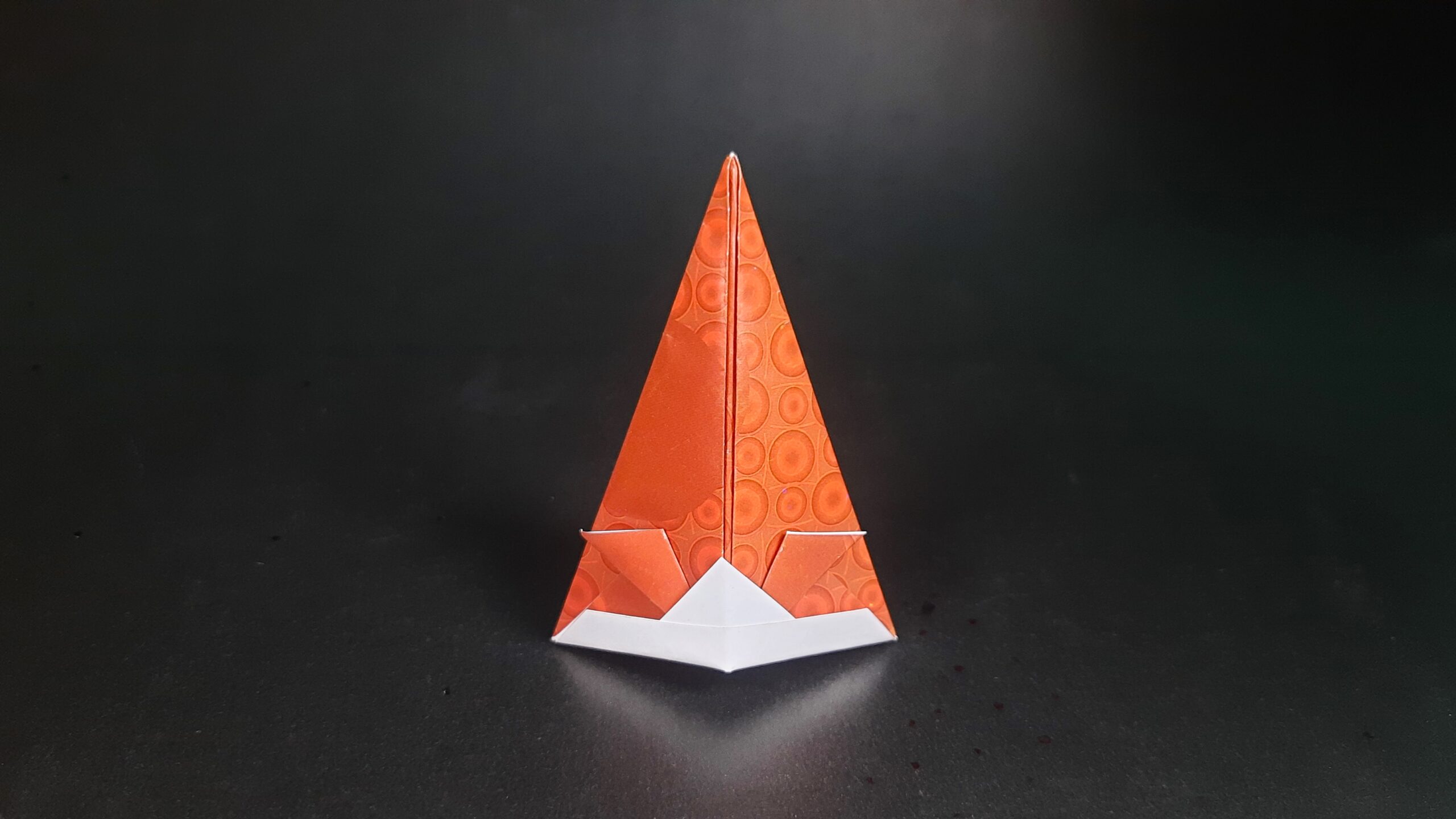 Final product for how to make a paper party hat post.