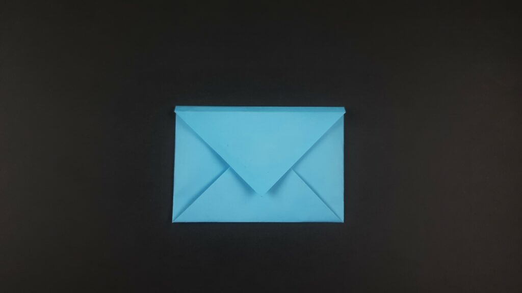Final product for how to make an envelope out of paper post.
