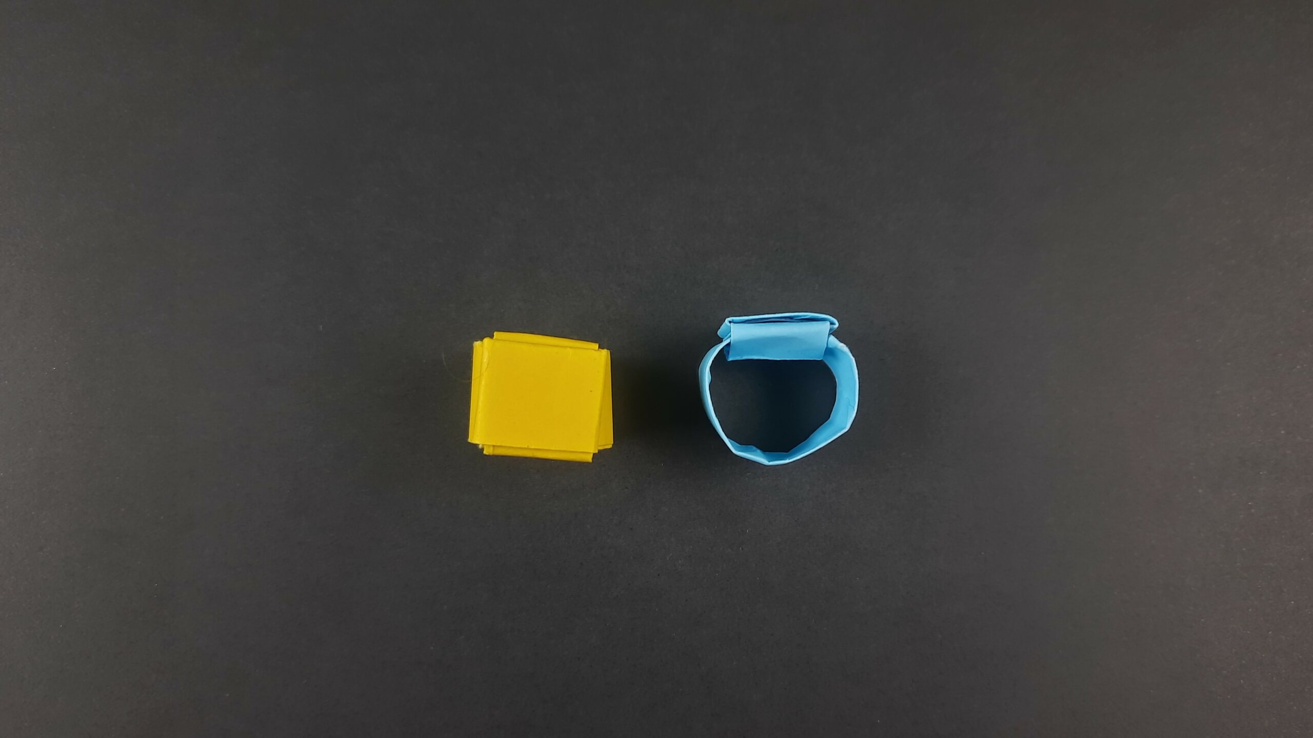 Final result for how to make an easy paper ring guide.
